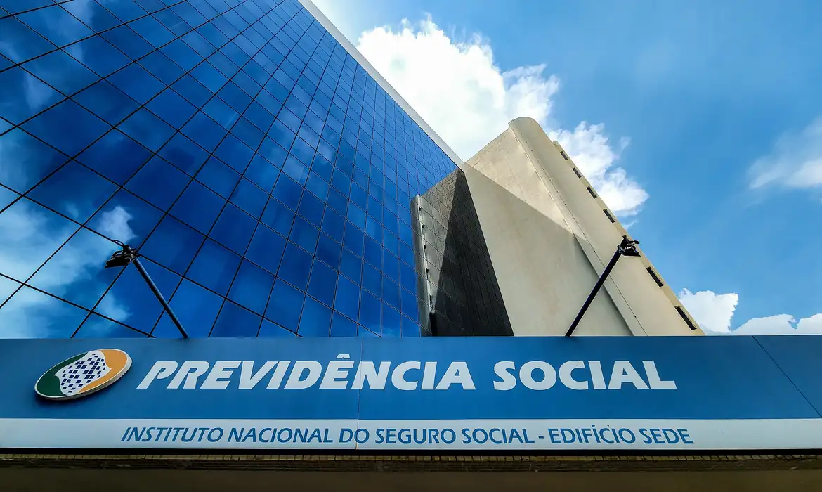 Os estranhos descontos do INSS iniciados em 2024